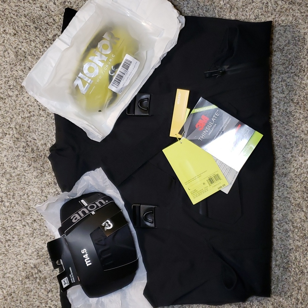 NEW SNOWBOARDING PACKAGE 4 ITEMS BUNDLED.